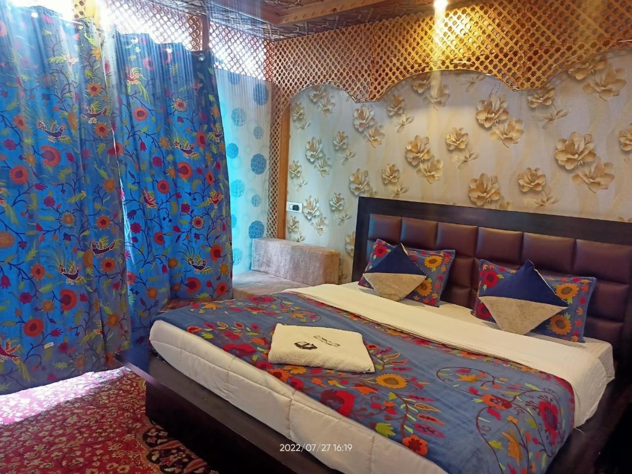 Hotel Kashmir Heaven Srinagar  Exterior photo
